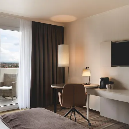 Leonardo Center מלון 4*