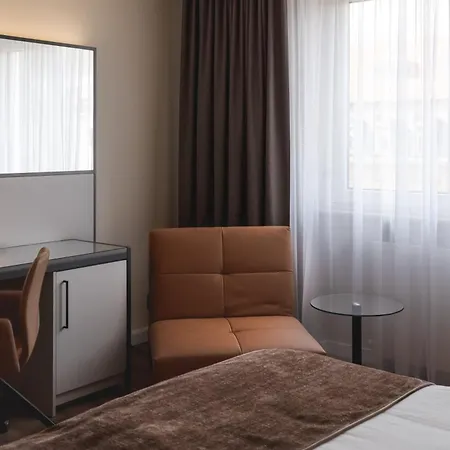 Leonardo Center 4*