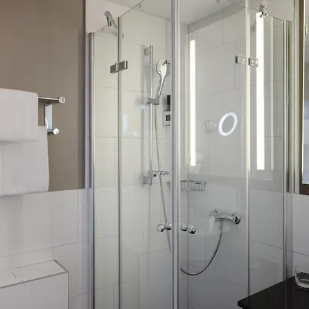 Hotel Leonardo Center 4*