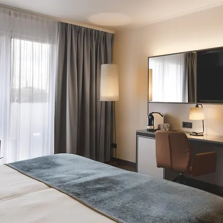 Leonardo Center 4*